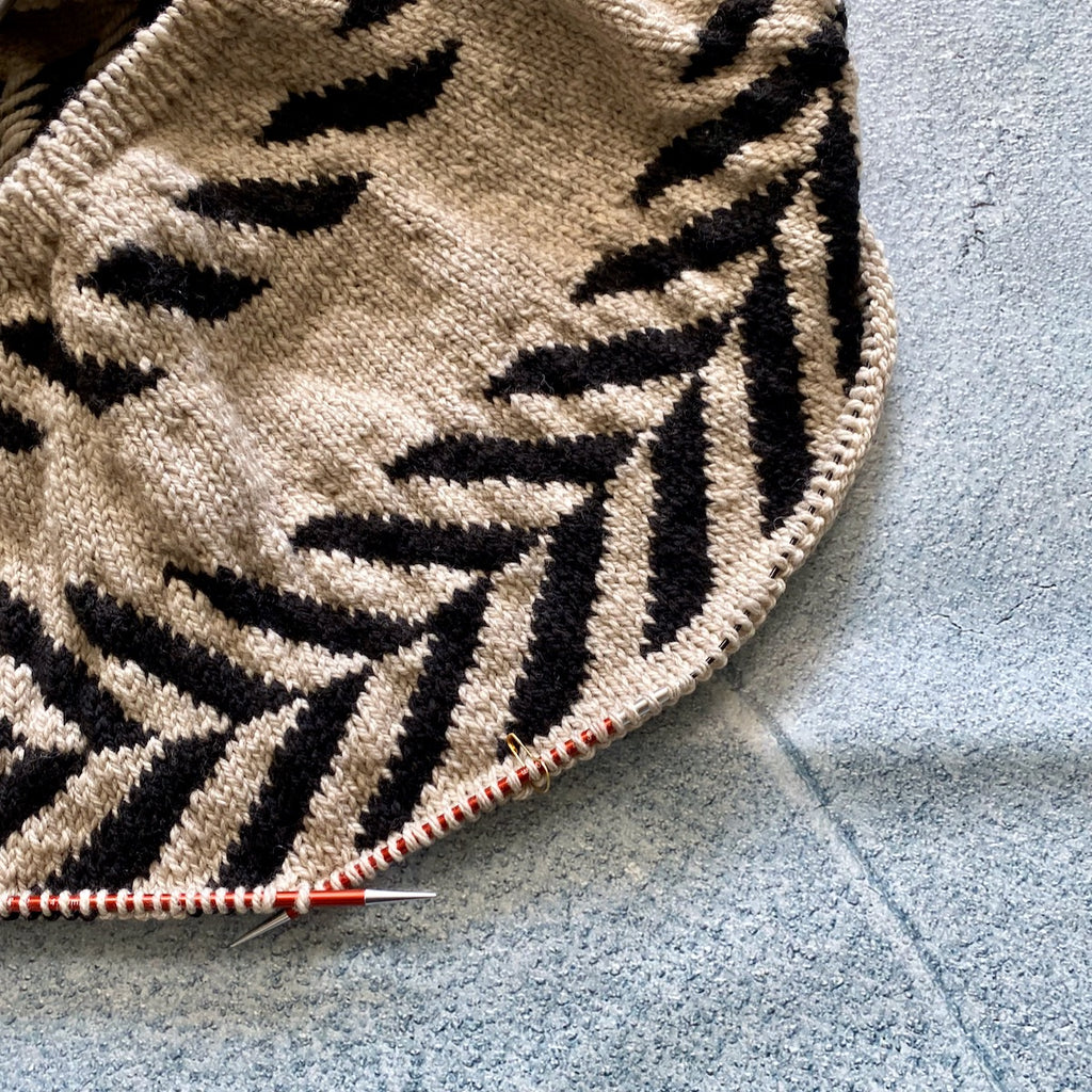 #WIPWednesday: Sloane's Raven-on-Fawn Kuffel